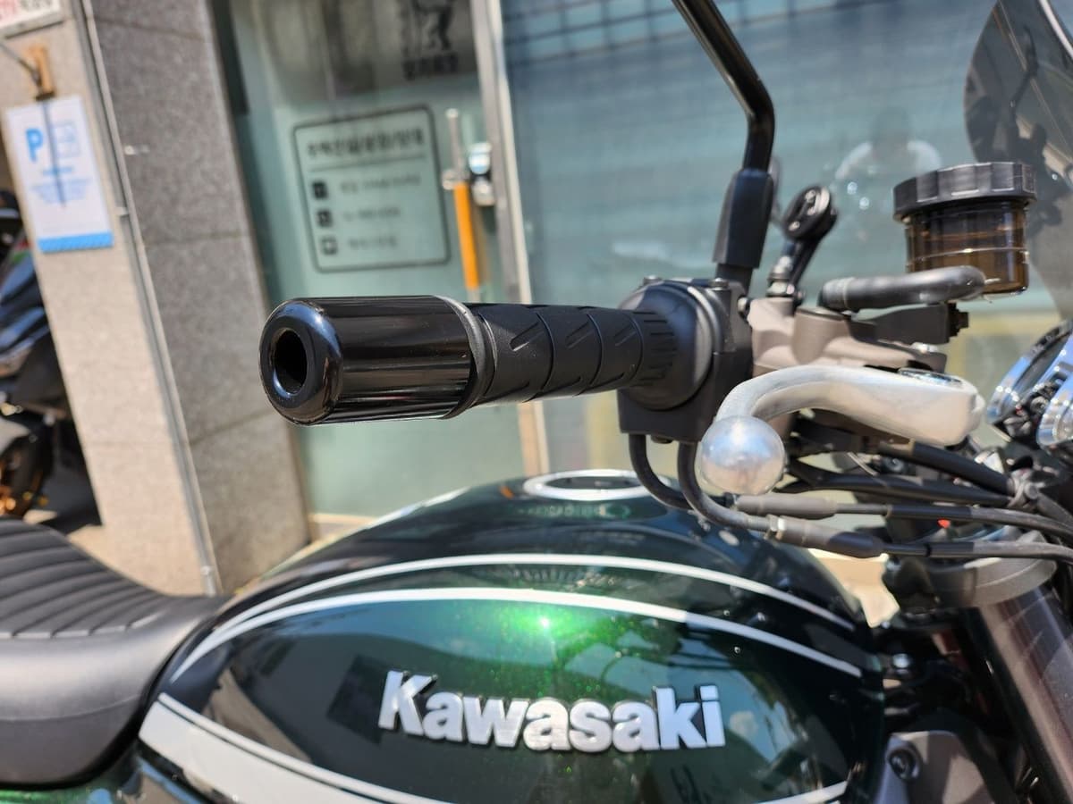 가와사키 Z 900 RS more