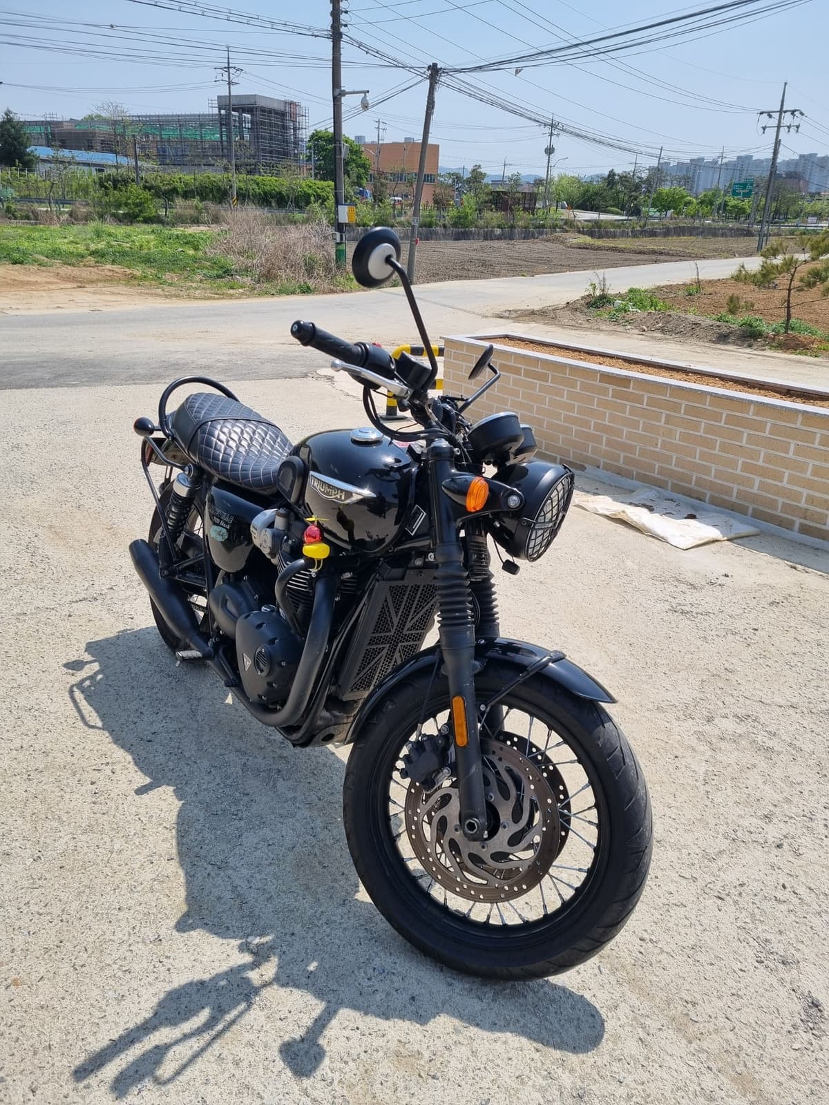 트라이엄프 본네빌 T120 블랙 3