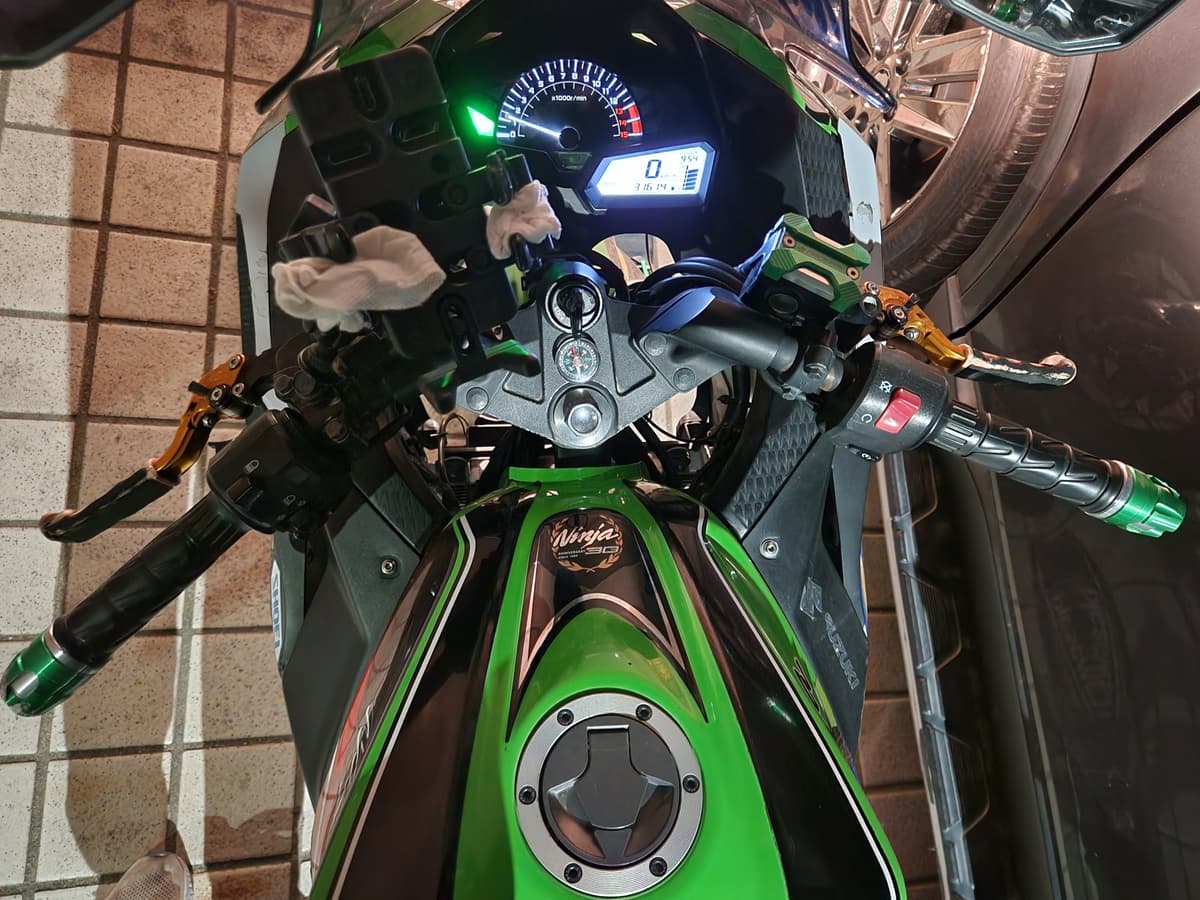 가와사키 닌자 300 more