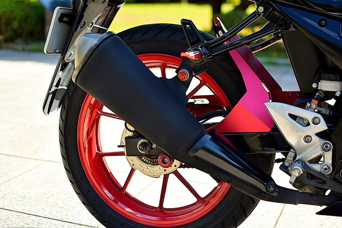 스즈키 GSX S 125 10