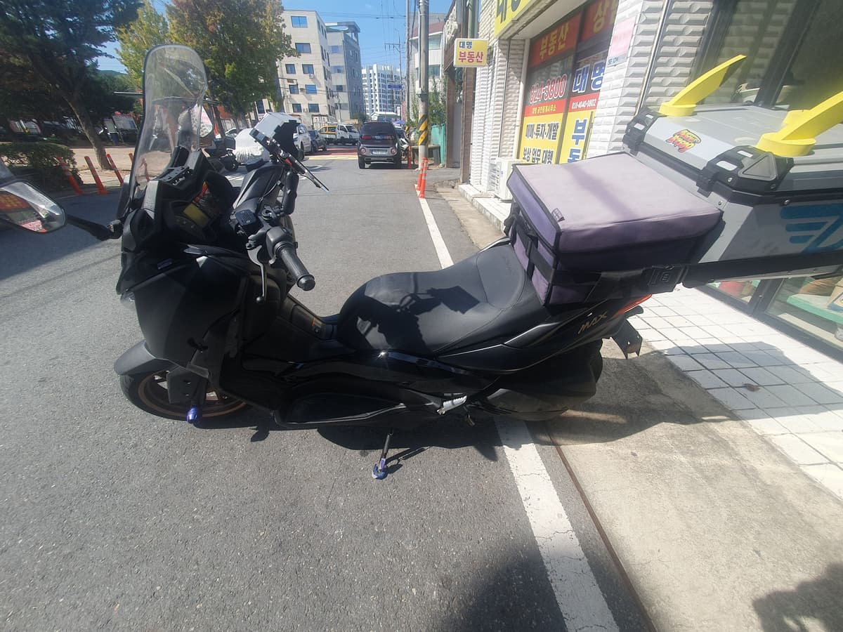 야마하 XMAX 300 ABS 2