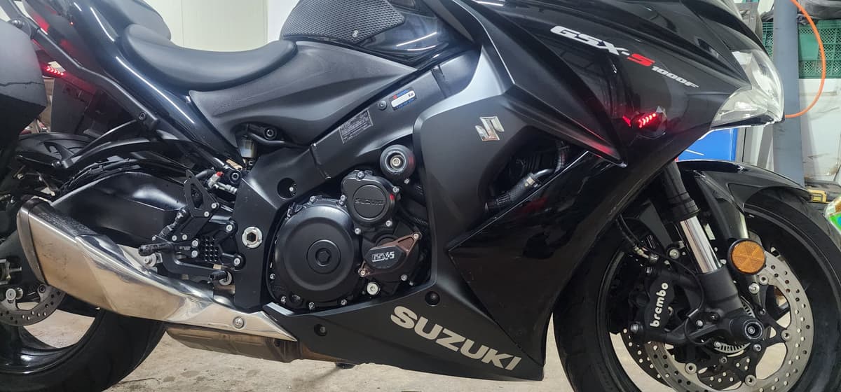 스즈키 GSX S 1000 F more