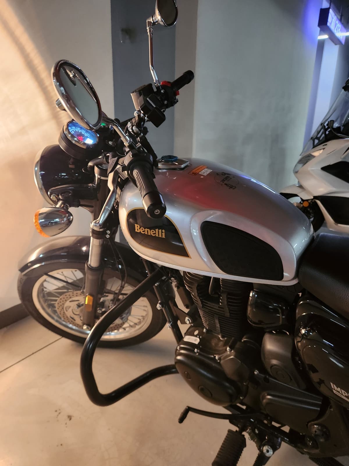 베넬리 임페리알레 400 ABS more