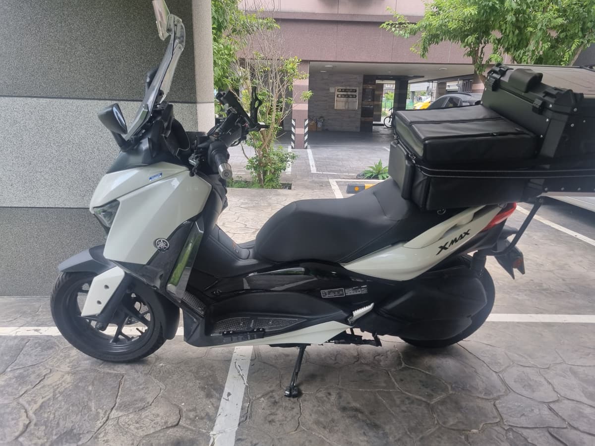 야마하 XMAX 300 ABS 2