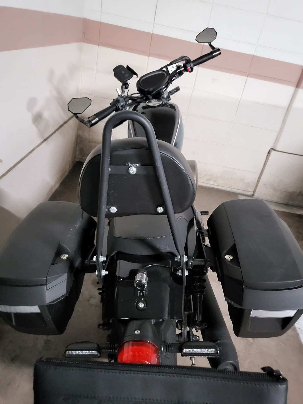 KR모터스 아퀼라 300 SS 4