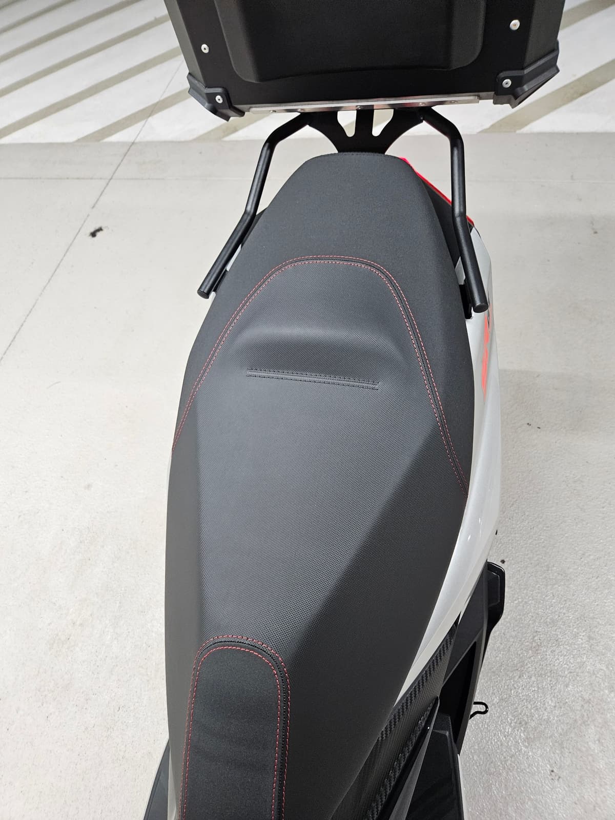 아프릴리아 SR GT 125 8