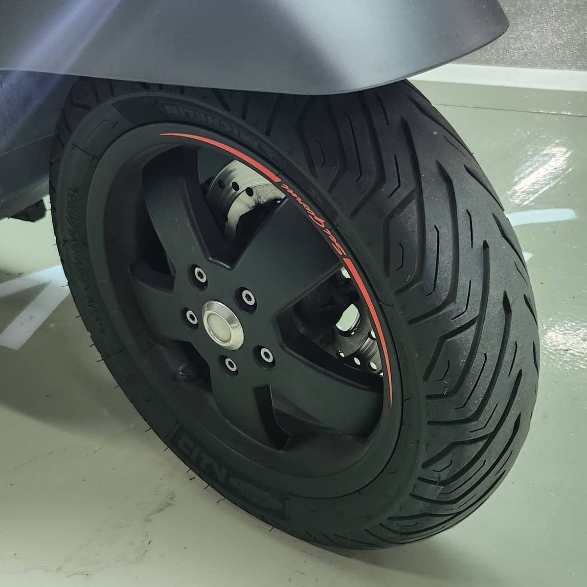 베스파 GTV 300 세이조르니 9