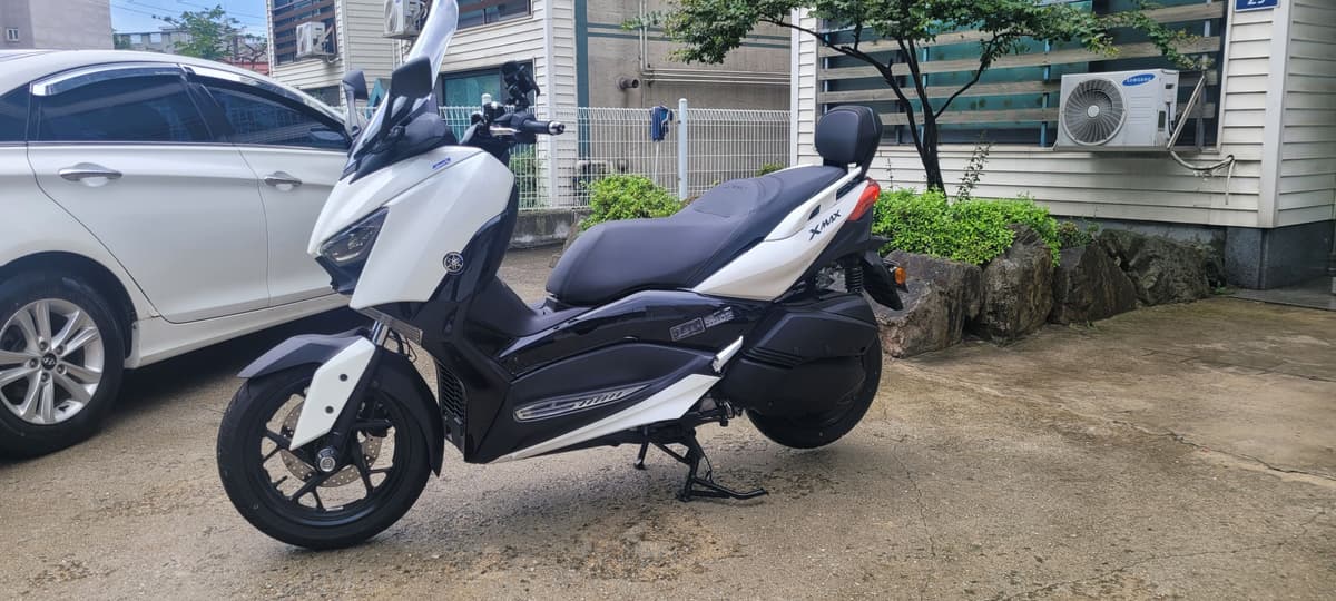 야마하 XMAX 300 ABS 2