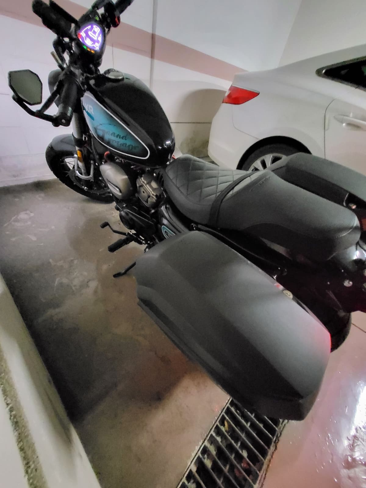 KR모터스 아퀼라 300 SS 2