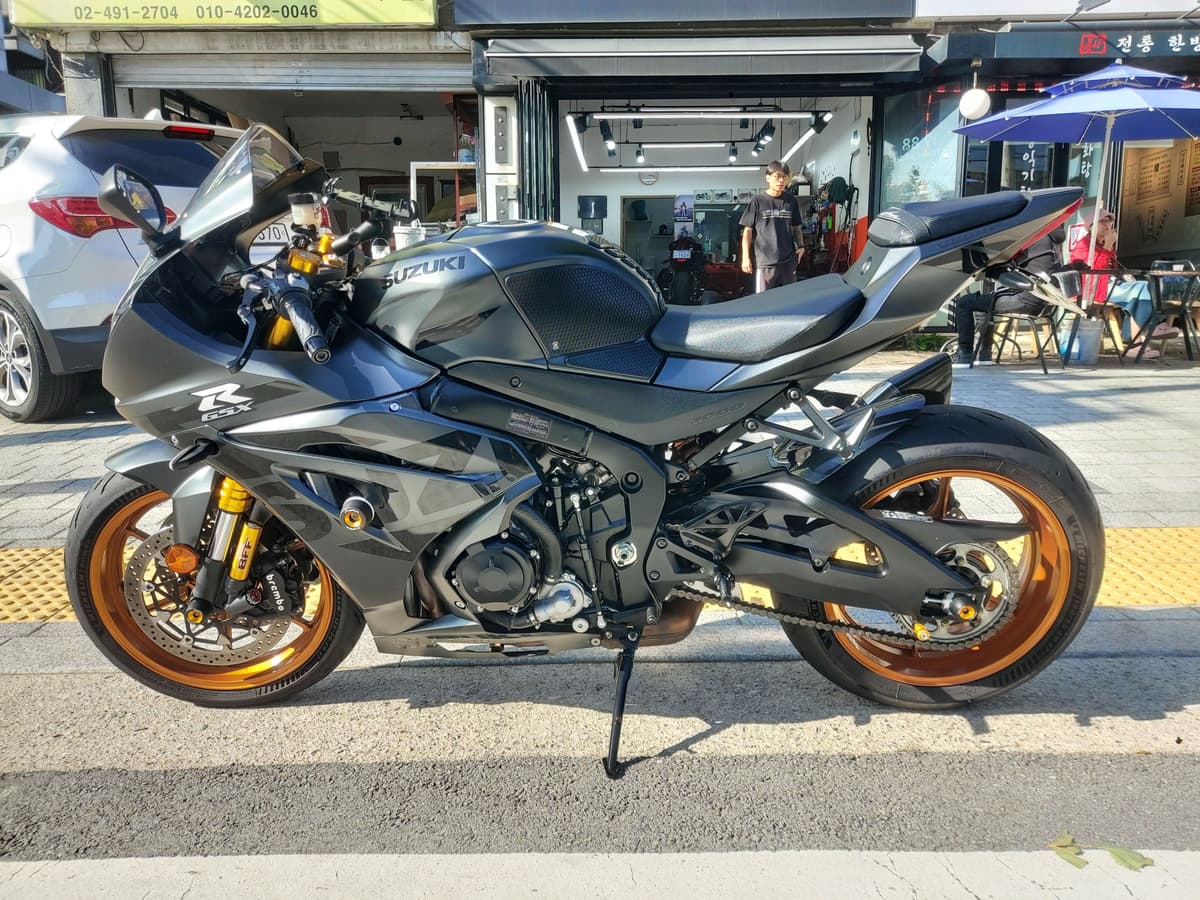 스즈키 GSX R 1000 R 블랙 에디션 2