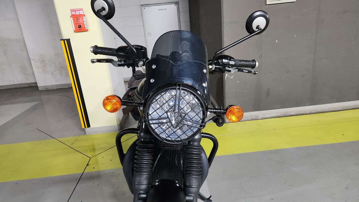 트라이엄프 본네빌 T120 블랙 3