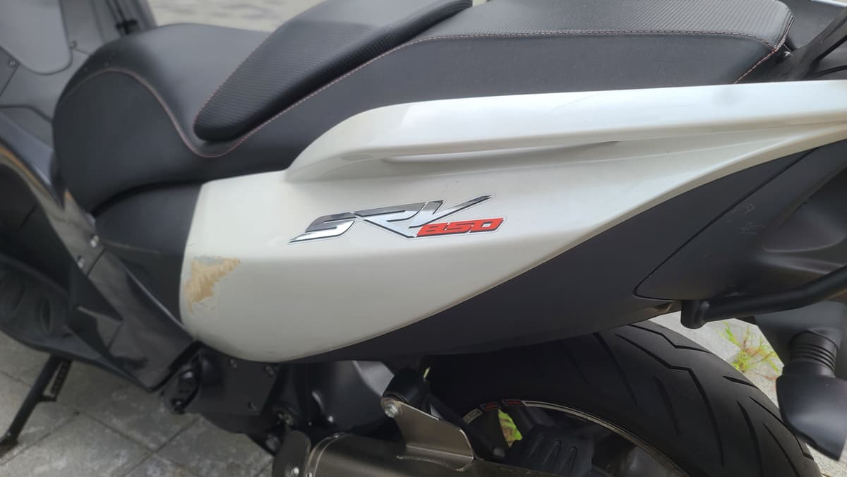 아프릴리아 SRV 850 8