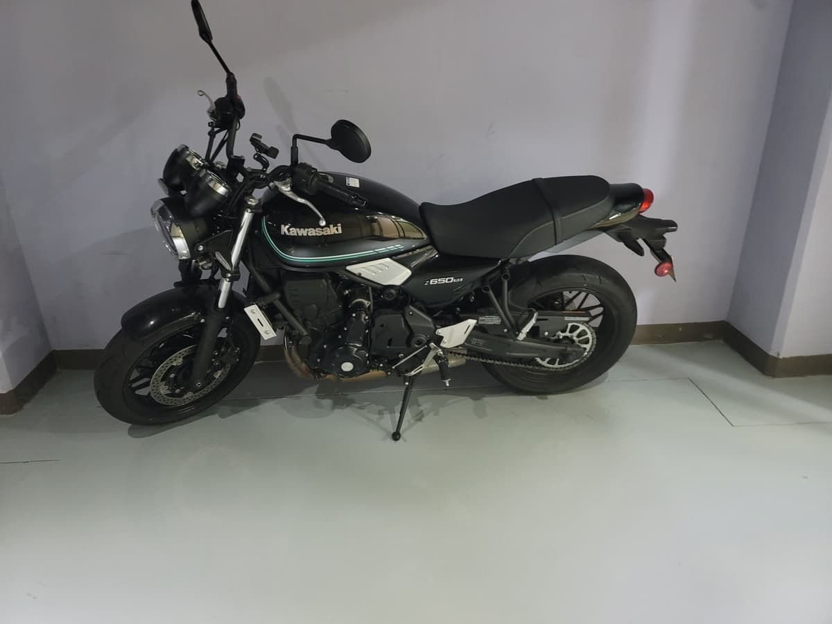 가와사키 Z 650 RS 1
