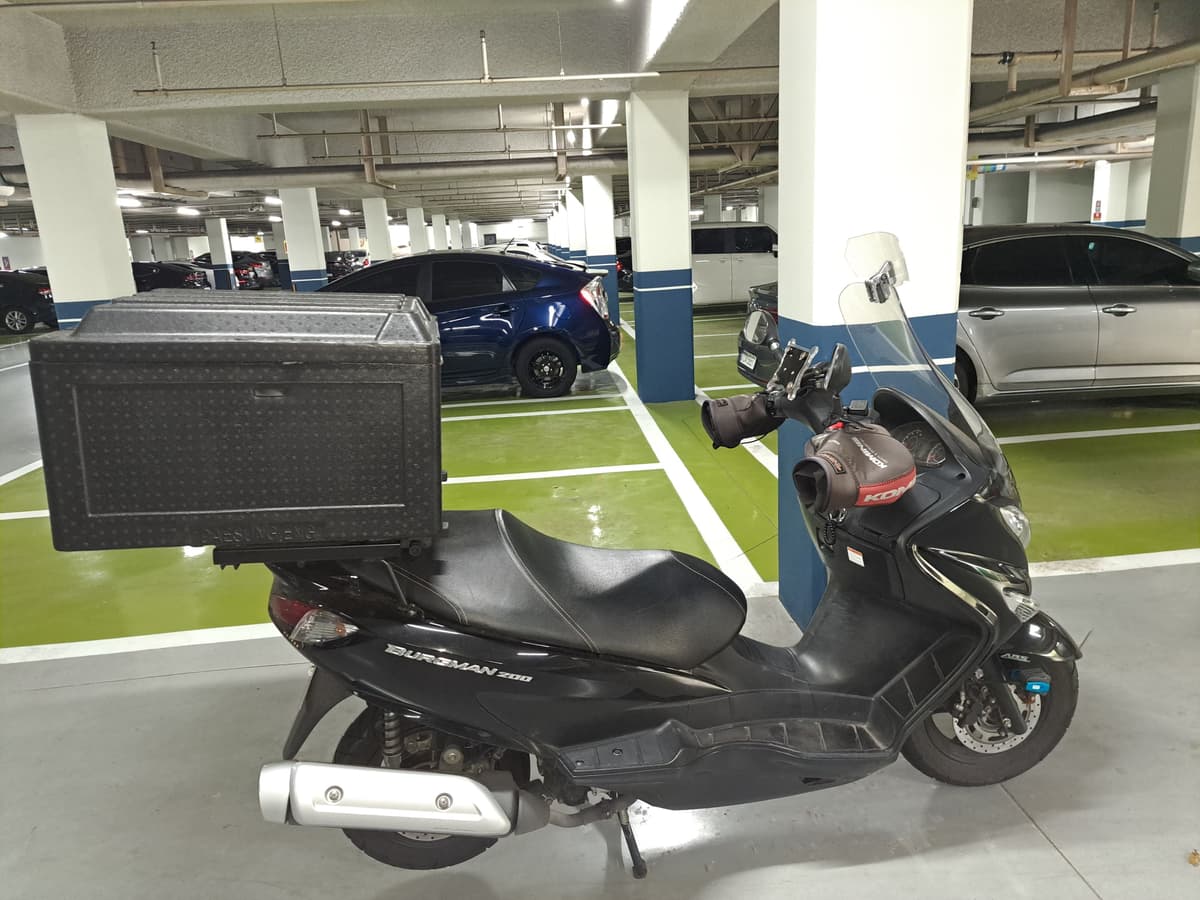 스즈키 버그만 200 ABS 1