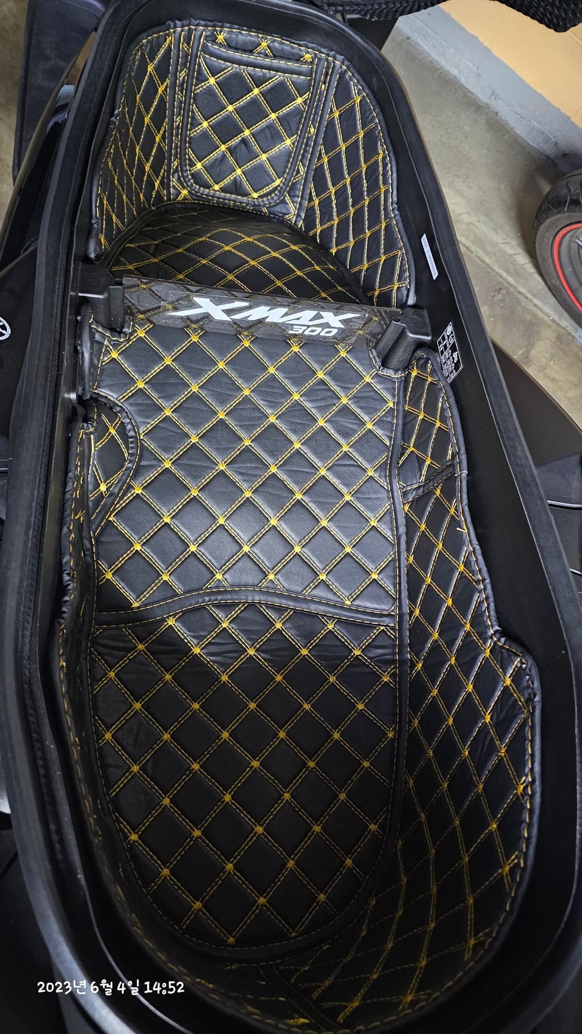 야마하 XMAX 300 ABS 12