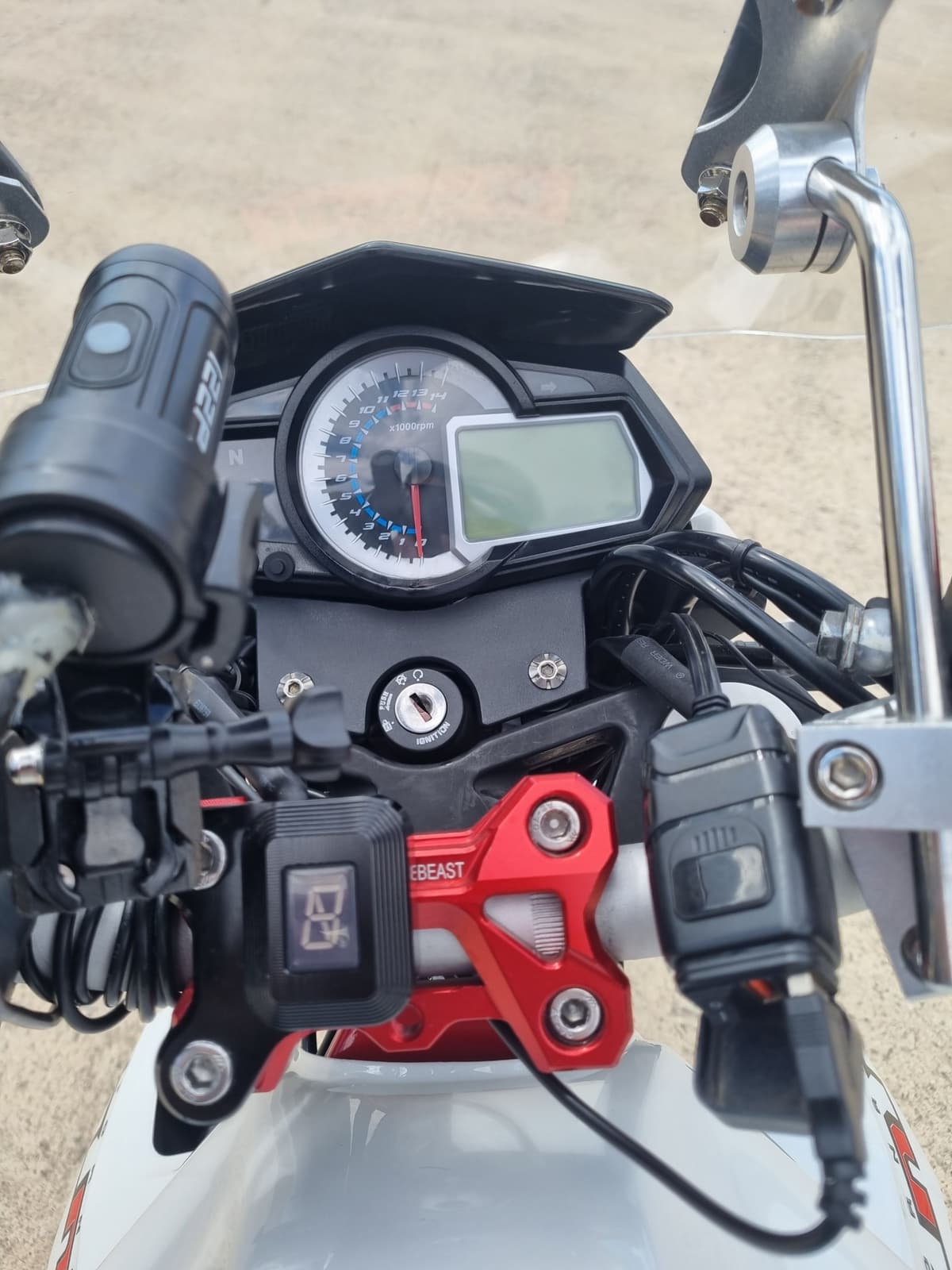 베넬리 TNT 300 ABS 5