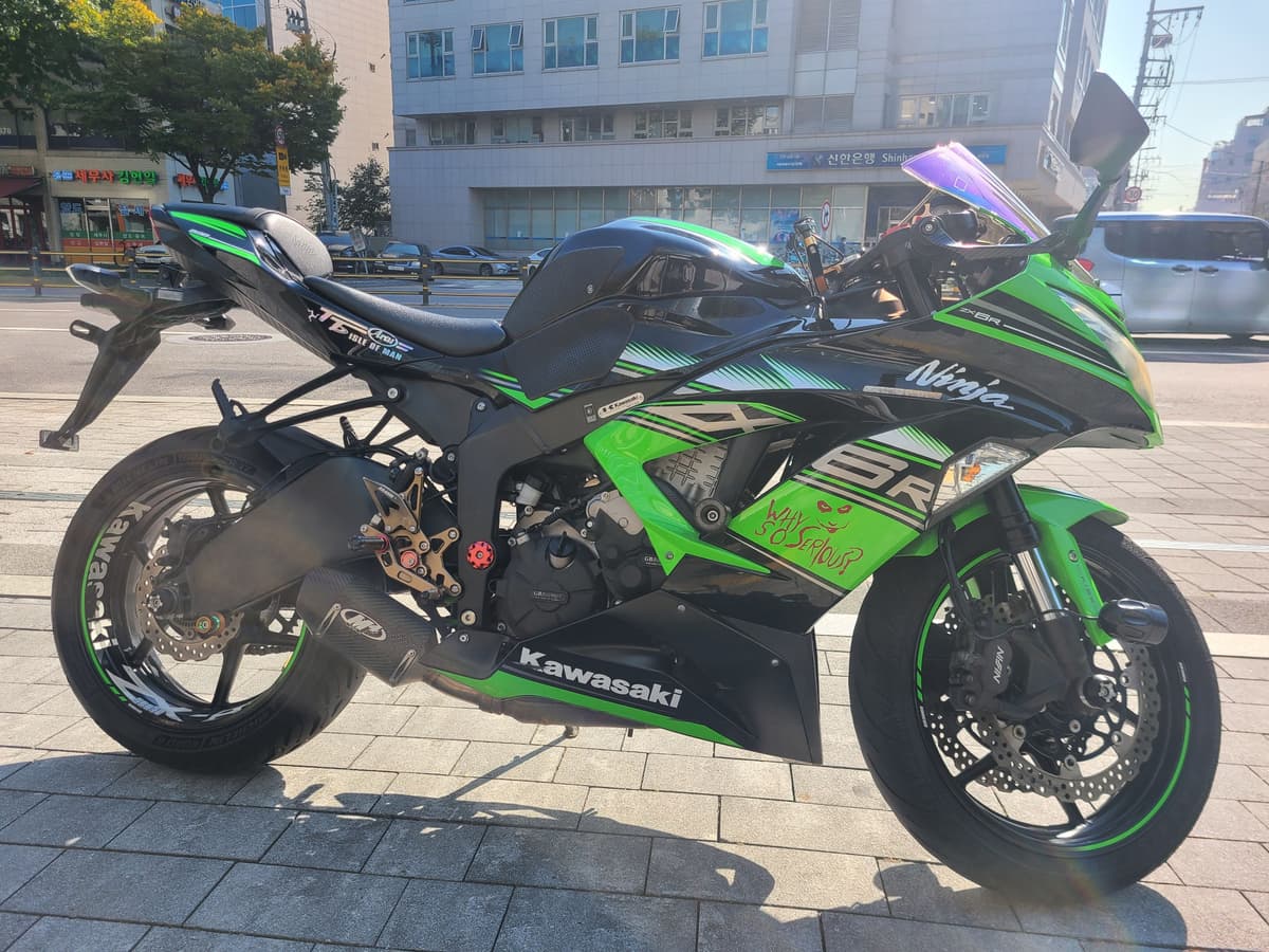 가와사키 닌자 ZX-6R 1