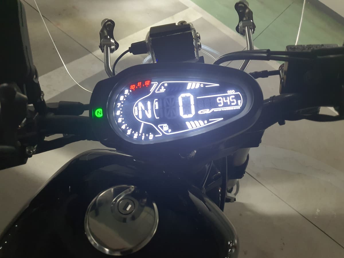 KR모터스 아퀼라 300 SS 5