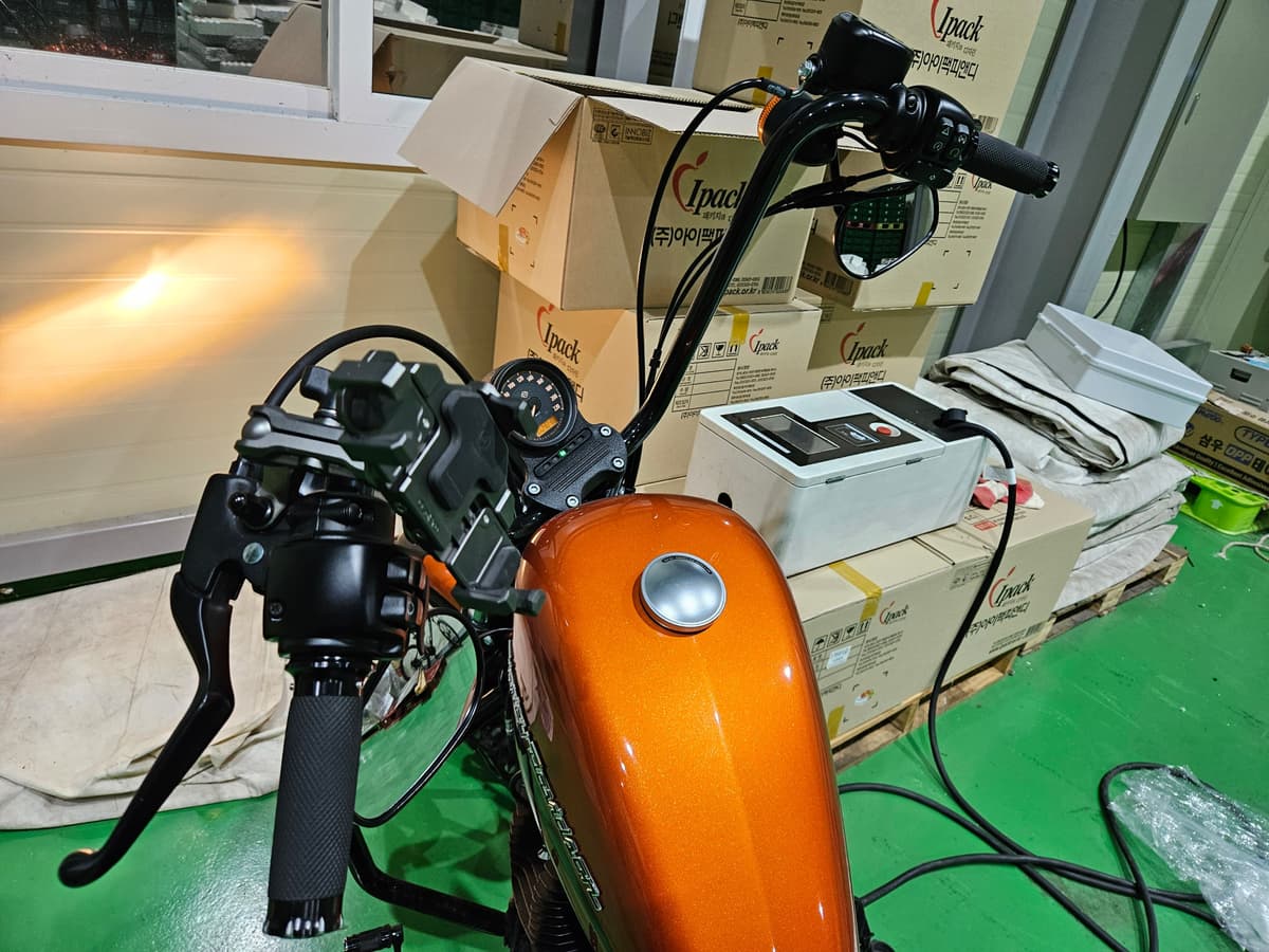 할리데이비슨 아이언 883 more