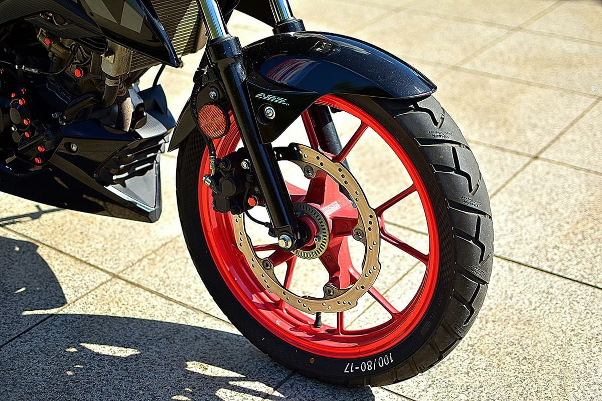 스즈키 GSX S 125 9