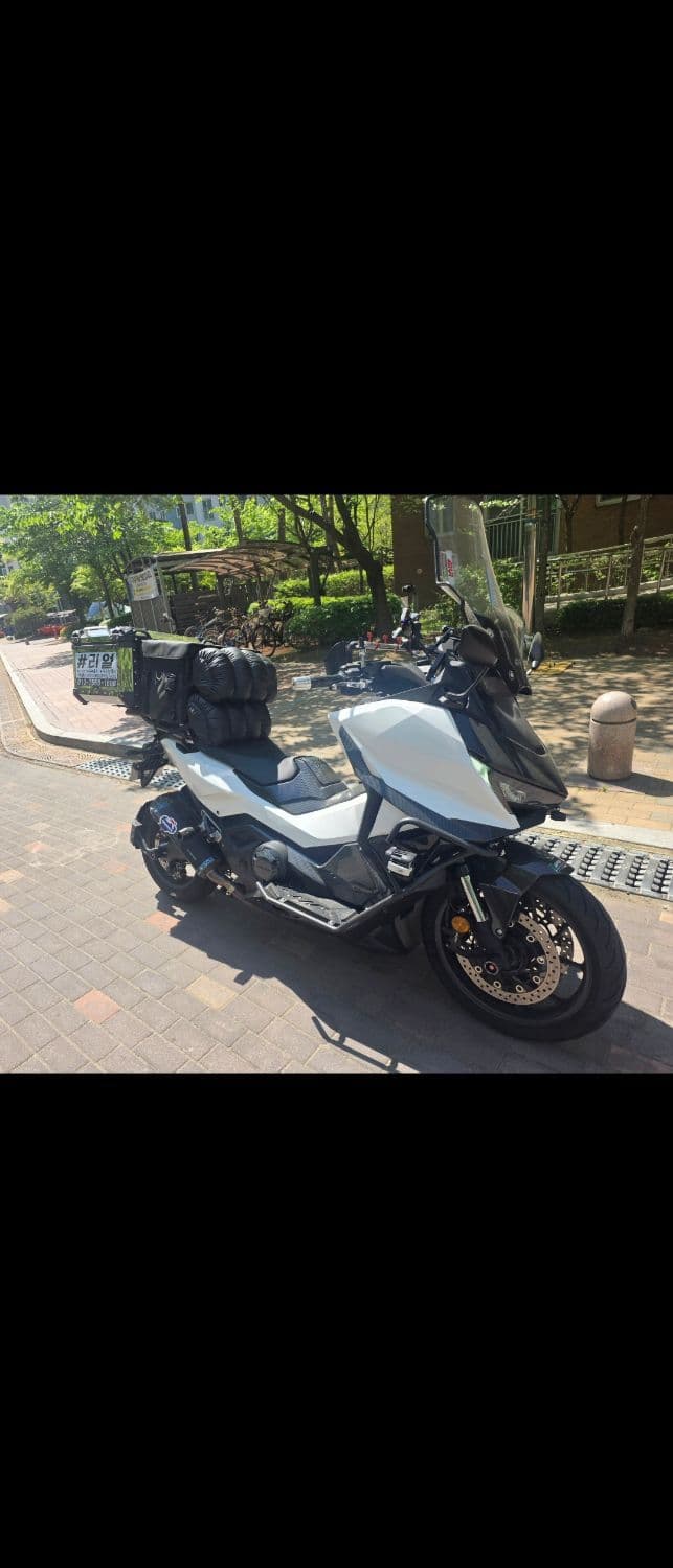 혼다 포르자 750 4