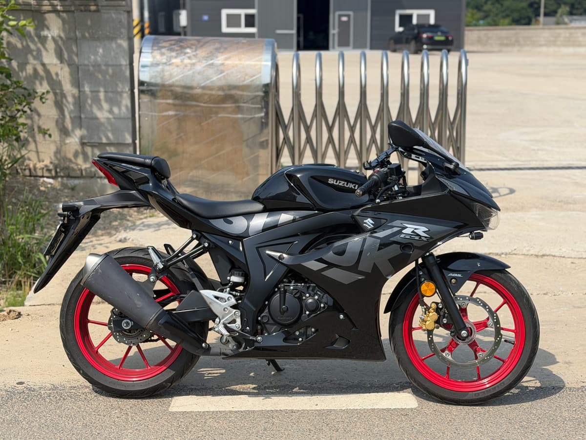 스즈키 GSX R 125 ABS 1