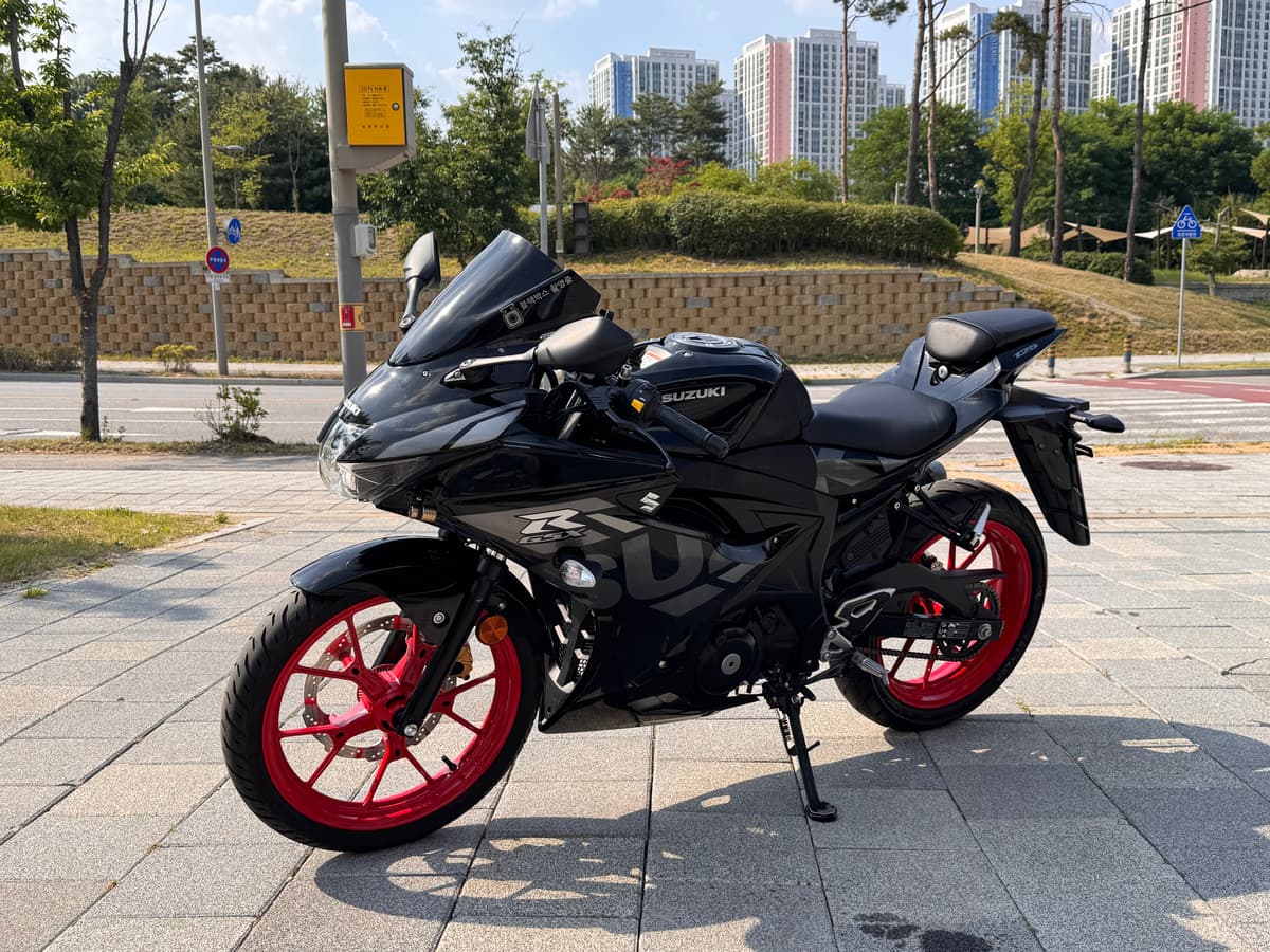 스즈키 GSX R 125 ABS 1