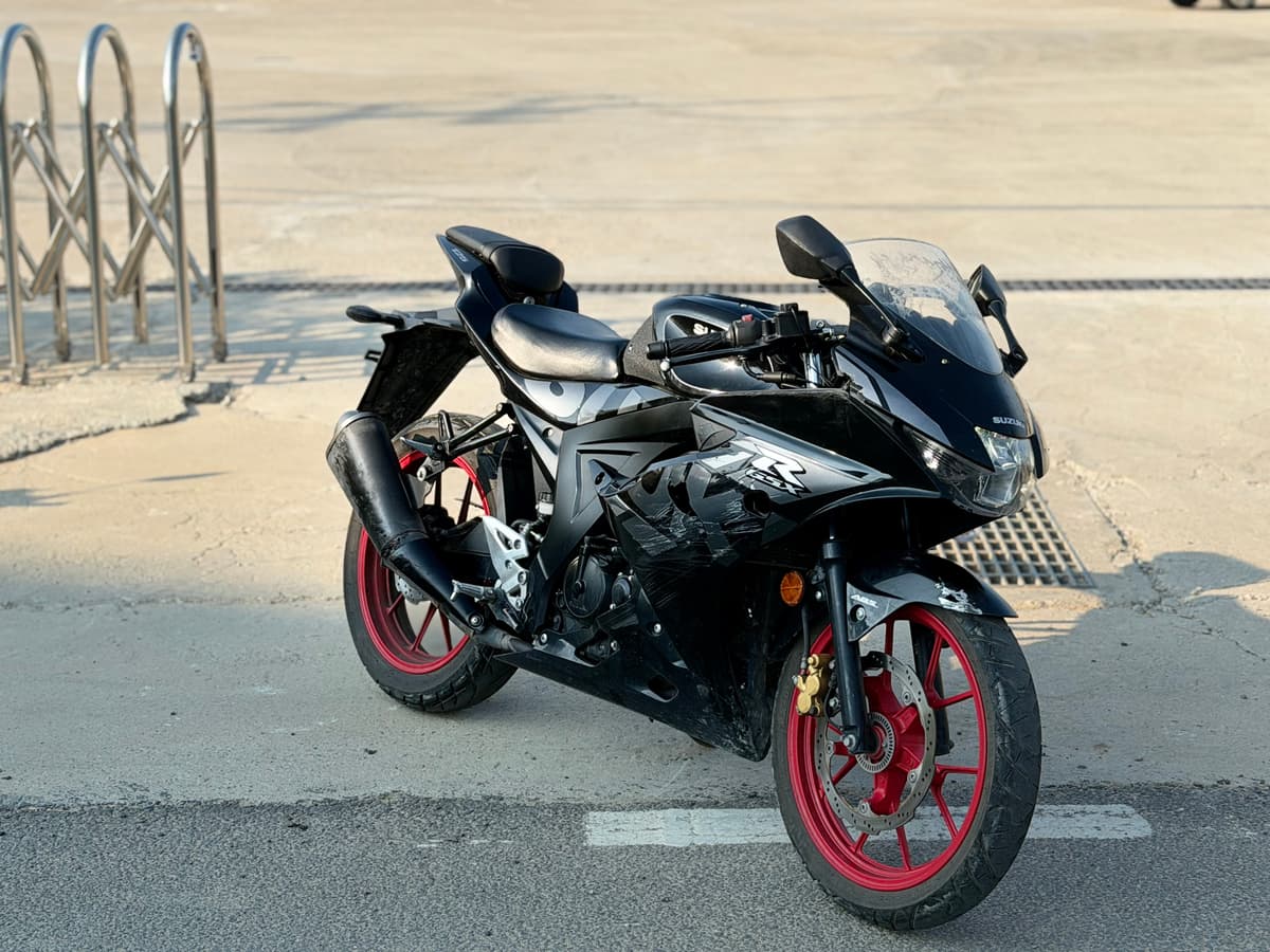 스즈키 GSX R 125 ABS 1