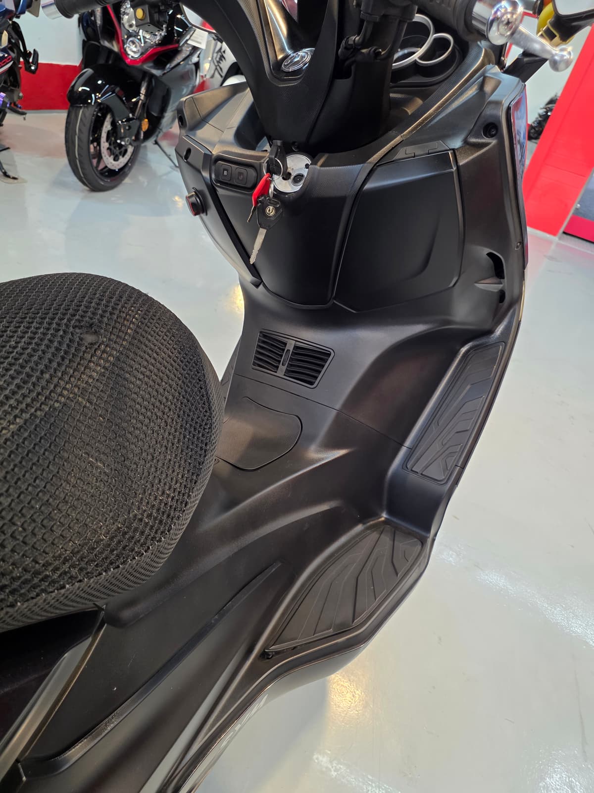 SYM 조이맥스 300 i 4