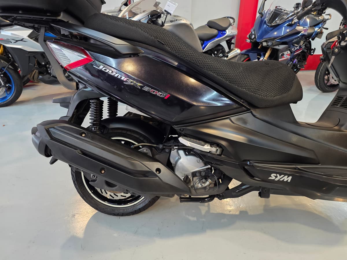 SYM 조이맥스 300 i 10