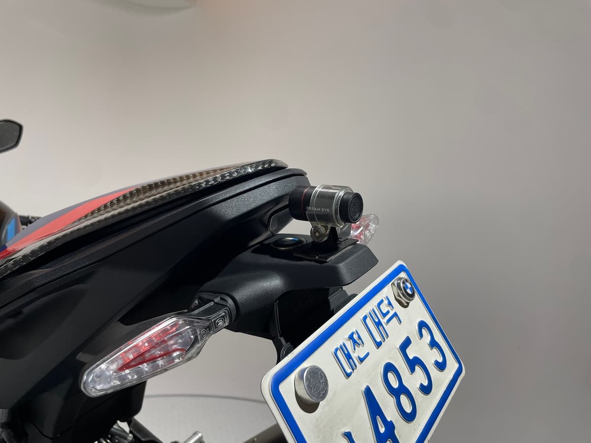 BMW M 1000 RR 8